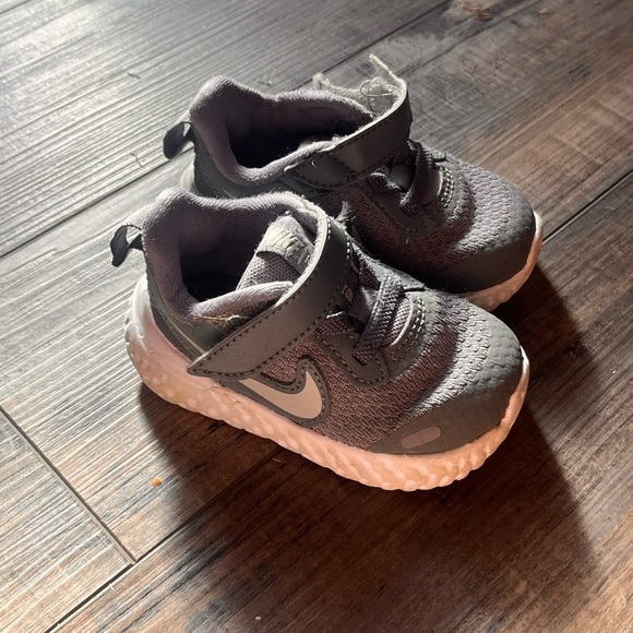Nike Other - Nike Kids Gray Sneakers
BUNDLE LETS MAKE A DEAL 😁